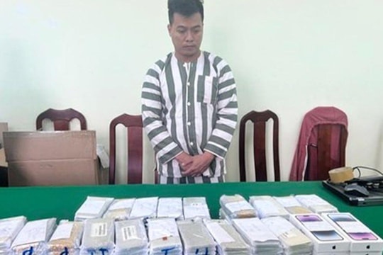 Lén mang hơn 700 iPhone từ nước ngoài về Việt Nam