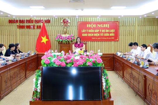 Đoàn ĐBQH Nghệ An lấy ý kiến góp ý Luật Giao dịch điện tử (sửa đổi): Luật là hành lang để phát triển chuyển đổi số 