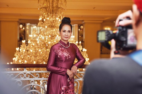 Bí quyết ngày càng trẻ đẹp của NSND Lan Hương ở tuổi 60 