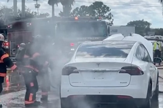 Nhiều xe điện bỗng dưng bốc cháy sau khi bị ngập nước