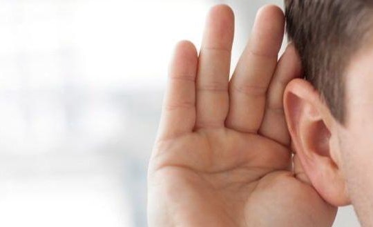 Hút thuốc lá làm tổn hại thính lực