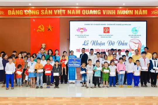 Ủy ban Mặt trận Tổ quốc tỉnh Nghệ An kết nối nhận đỡ đầu 37 trẻ em mồ côi ở huyện Nam Đàn 