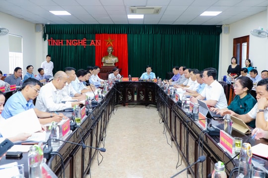 Chủ tịch UBND tỉnh Nguyễn Đức Trung tiếp công dân định kỳ tháng 10