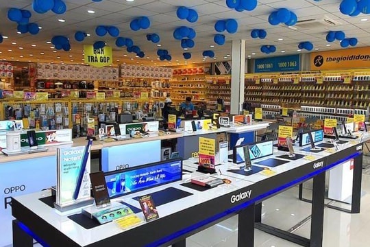 Trú mưa nhờ siêu thị, nhân thể trộm 130 chiếc điện thoại di động