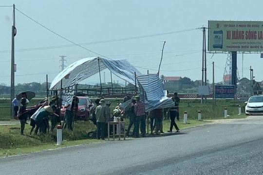 Bé gái 10 tuổi tử vong sau va chạm với xe tải 