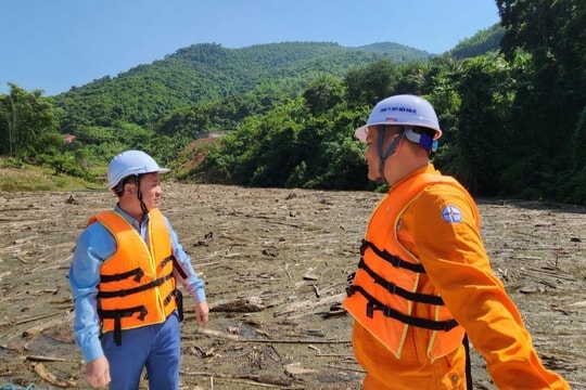 Công ty Thủy điện Bản Vẽ lên kế hoạch thu gom rác lòng hồ sau mưa lũ