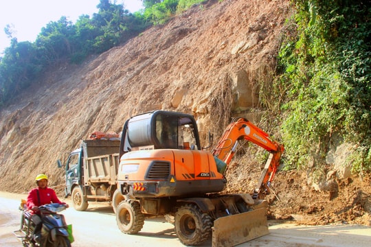 Kỳ Sơn: Khắc phục hàng chục điểm sạt lở trước bão số 6