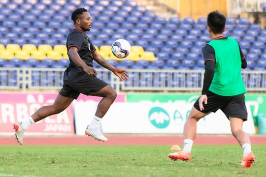 Sông Lam Nghệ An luyện tập trước trận gặp Câu lạc bộ Sài Gòn