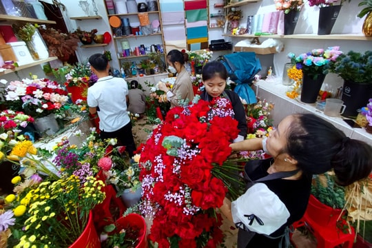 Thị trường hoa 20/10 tại TP. Vinh: Nơi đông đúc, chỗ đìu hiu