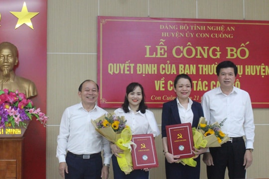 Huyện Con Cuông công bố các quyết định điều động, bổ nhiệm cán bộ
