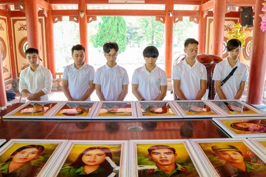 Nhóm bạn trẻ phục dựng ảnh chân dung 13 Anh hùng, liệt sĩ Truông Bồn