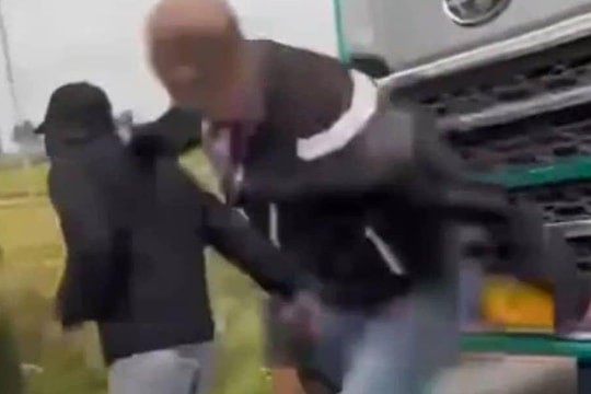 Nghệ An: Xác minh vụ xô xát khi lực lượng Kiểm lâm kiểm tra phương tiện vận chuyển hàng hóa