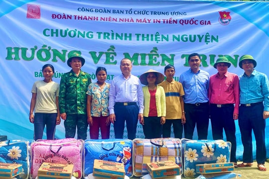 Các tổ chức hỗ trợ người dân Kỳ Sơn và Con Cuông khắc phục hậu quả lũ lụt