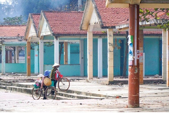 Hai phường Nghi Thu, Nghi Hương hoàn thành công tác giải tỏa ki-ốt trên bãi biển Cửa Lò