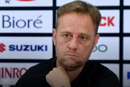 Thủ môn U23 Việt Nam bị đánh ở sân Thiên Trường; Việt Nam và Thái Lan cùng thay huấn luyện viên trưởng sau AFF Cup? 