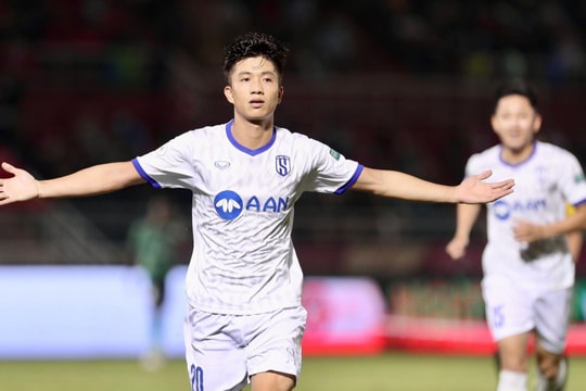 Văn Đức lập cú đúp giúp Sông Lam Nghệ An giành 1 điểm trên sân Thống Nhất