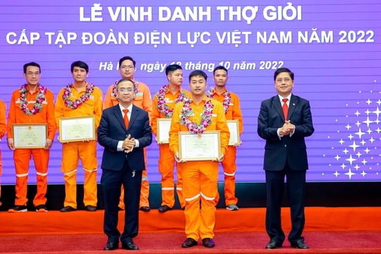 Trưởng ca trẻ ở thuỷ điện Bản Vẽ