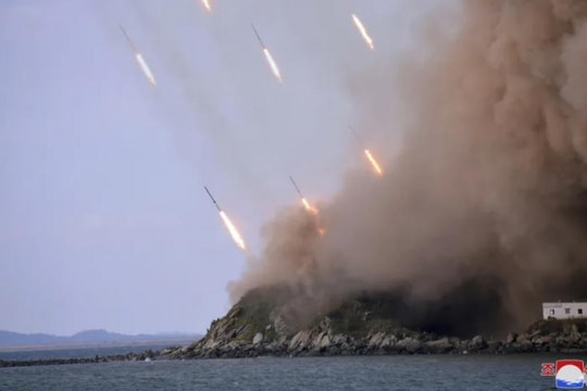 Hàn Quốc và Triều Tiên bắn cảnh cáo lẫn nhau trên biển