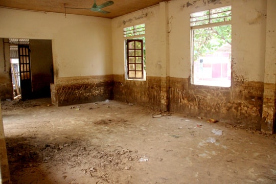 Sau lũ quét, nhiều cơ quan của Kỳ Sơn vẫn chưa thể hoạt động trở lại