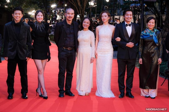 Tú Oanh 'Hương vị tình thân' sánh vai chồng lên thảm đỏ Liên hoan phim Tokyo