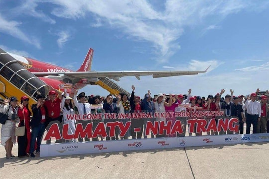 Đón chuyến bay đầu tiên từ Kazakhstan đến Nha Trang Khánh Hoà