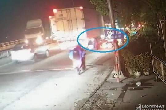 Người đàn ông tử vong trên Quốc lộ 1A sau cú ngã bên cạnh xe tải