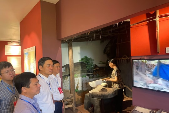 Đồng chí Hoàng Nghĩa Hiếu dự Lễ kỷ niệm 60 năm Ngày thiết lập quan hệ ngoại giao Việt Nam - Lào tại tỉnh Khăm Muộn