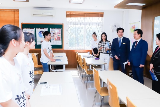 Phó Thị trưởng thành phố Gwangju thăm Trường Cao đẳng Kỹ thuật Công nghiệp Việt Nam - Hàn Quốc