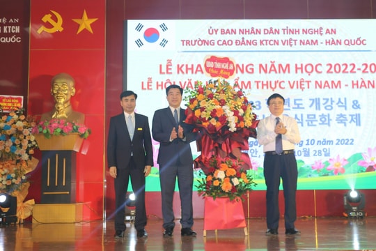 Trường Cao đẳng Kỹ thuật công nghiệp Việt Nam - Hàn Quốc khai giảng năm học mới