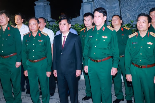 Đại tướng Lương Cường và đoàn công tác dâng hoa, dâng hương tại Khu Di tích lịch sử Quốc gia Truông Bồn