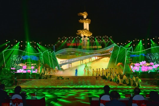 Xúc động Chương trình nghệ thuật 'Truông Bồn - Bản hùng ca huyền thoại'