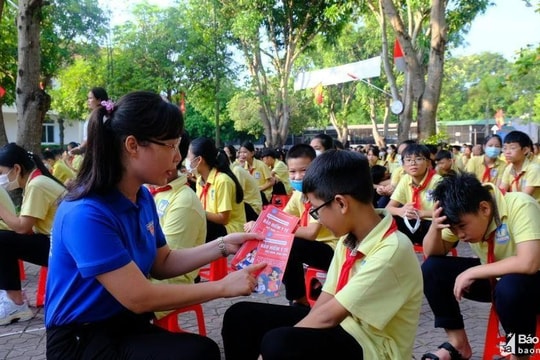 Mỗi cán bộ ngành Bảo hiểm xã hội là một tuyên truyền viên