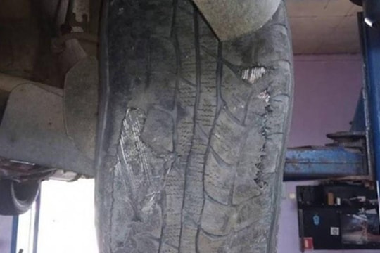 Nguyên nhân, dấu hiệu và cách khắc phục lốp ôtô bị méo