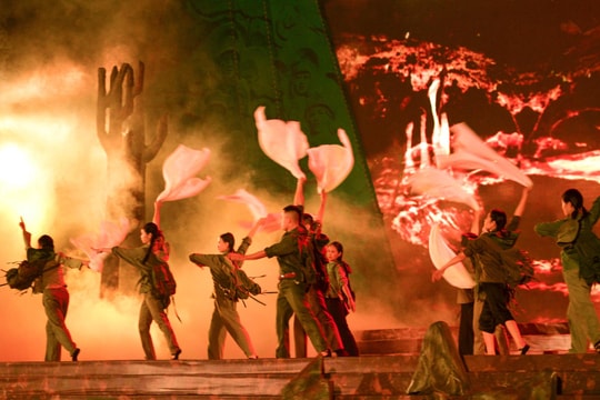 Rưng rưng xem vở kịch hát 'Bình minh thao thức’ về sự hy sinh của 13 anh hùng TNXP Truông Bồn