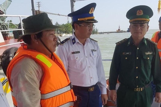 Kịp thời cứu nạn ngư dân có phương tiện bị trôi dạt trên biển