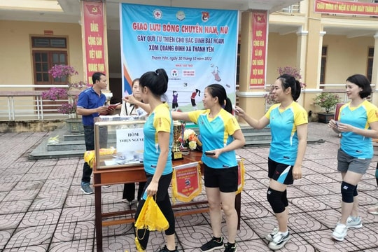Giao lưu bóng chuyền quyên góp gần 20 triệu đồng giúp đỡ gia đình có hoàn cảnh khó khăn