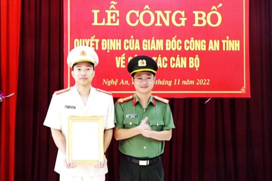 Trao quyết định bổ nhiệm Phó Trưởng Công an huyện Con Cuông 