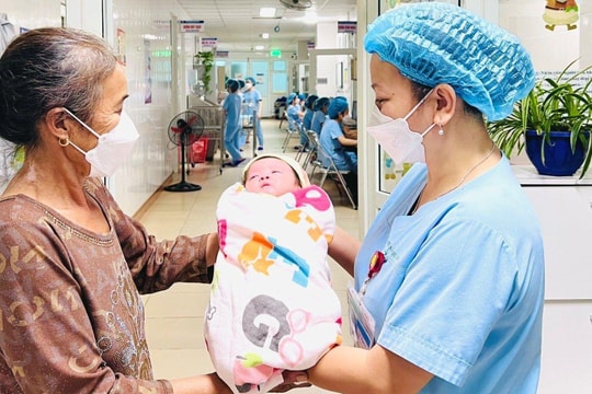 Bệnh viện Sản Nhi Nghệ An cứu sống trẻ sinh non 25 tuần chỉ nặng 700 gram