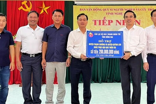 Câu lạc bộ Golf Doanh nhân trẻ Đồng Nai trao 200 triệu đồng hỗ trợ nhân dân vùng lũ lụt