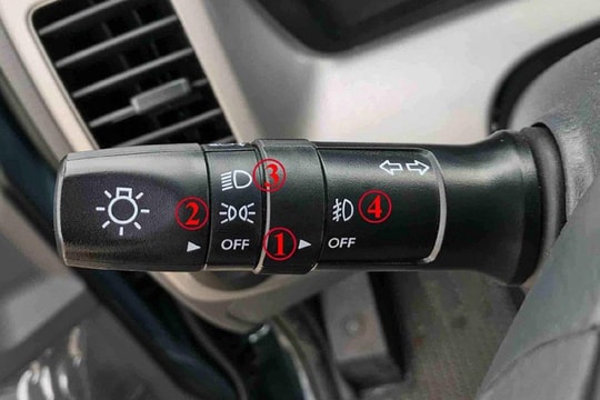 Hướng dẫn sử dụng đèn ô tô đúng cách mà tài xế cần nắm rõ 