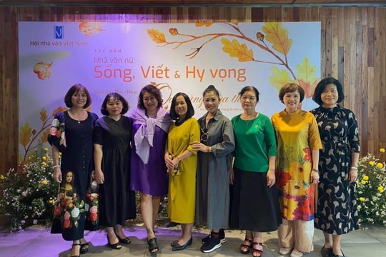 Sự dấn thân mới mẻ, đột phá của những cây bút nữ