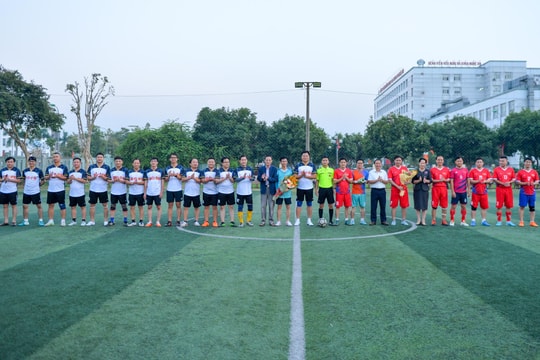 Sôi động trận giao lưu bóng đá giữa Tỉnh ủy Nghệ An và Khối thi đua các cơ quan Đảng