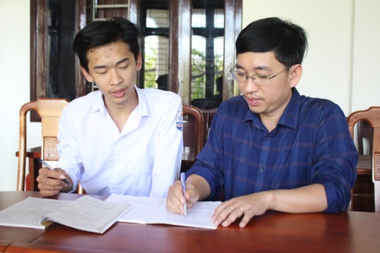 Chuyện của nam sinh nghèo trường huyện đạt giải Nhất môn Toán ở Nghệ An