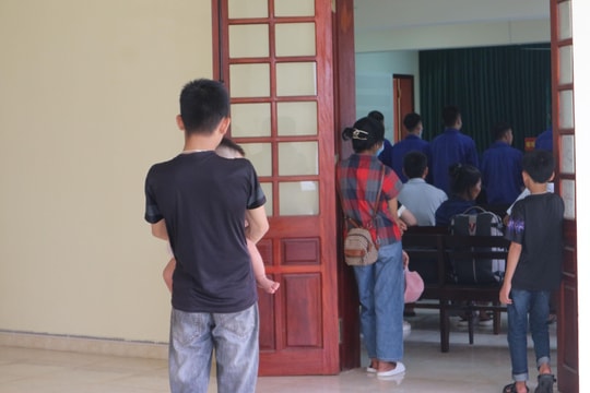 Nỗi buồn của những đứa trẻ có bố dính vào ma túy