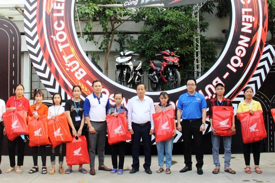 Trang bị kỹ năng lái xe an toàn cho 1000 thanh niên công nhân thành phố Vinh 