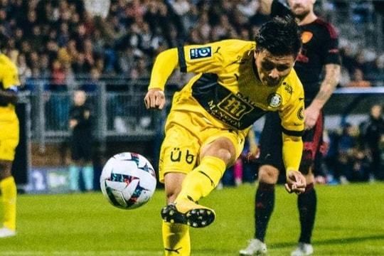 Huấn luyện viên Pau FC hết lời khen Quang Hải; Văn Quyết dính chấn thương, sớm chia tay V.League 2022