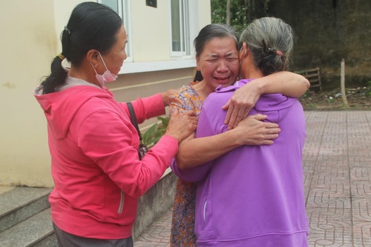 Nghệ An: Bàn giao người phụ nữ lưu lạc ở Trung Quốc 19 năm cho gia đình