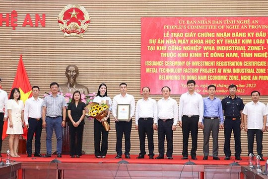 Nghệ An: Trao giấy chứng nhận đầu tư dự án 125 triệu USD vào khu kinh tế Đông Nam