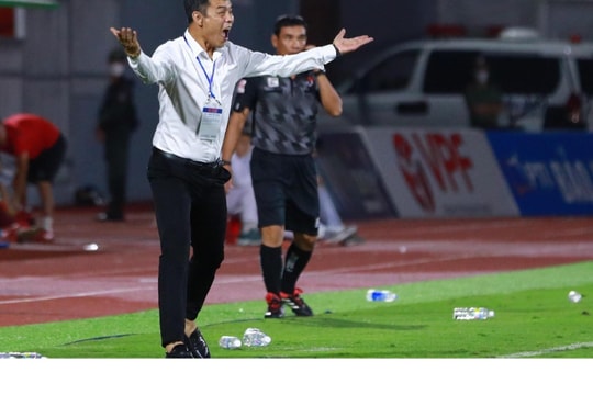 Huấn luyện viên Huy Hoàng không hài lòng với Thái Bá Sang ở trận thua Bình Định