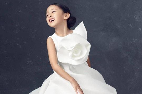 Tiểu thư 7 tuổi của Hà Kiều Anh được khen như hoa hậu tương lai 